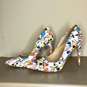 Colorful Drawn print on 4 inch pumps size 8